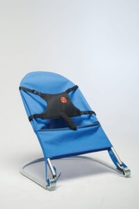 Lahek poskočni stol